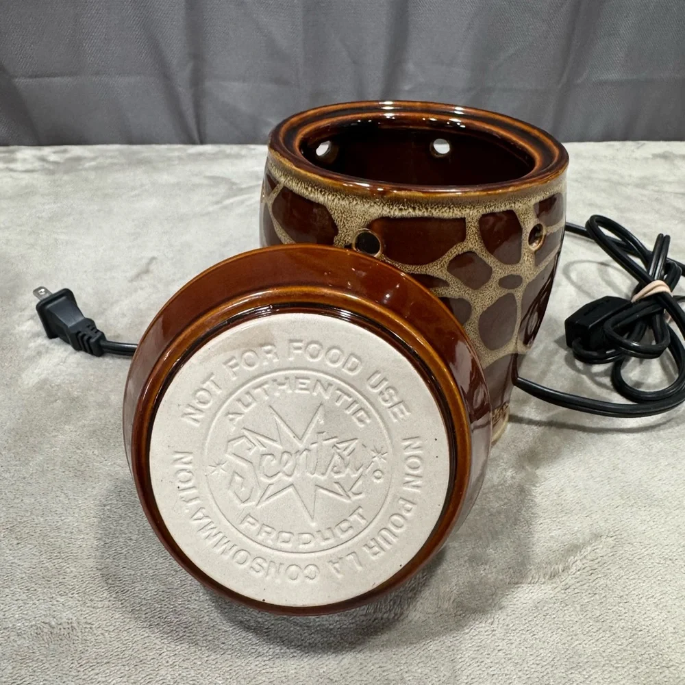 Scentsy Giraffe Print Full Size Wax Warmer